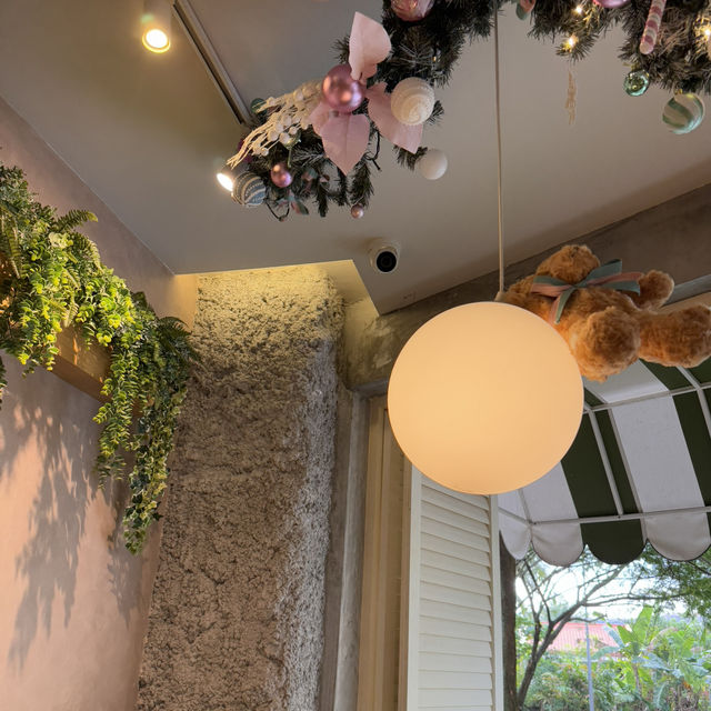 Momako Café: A Pastel Wonderland