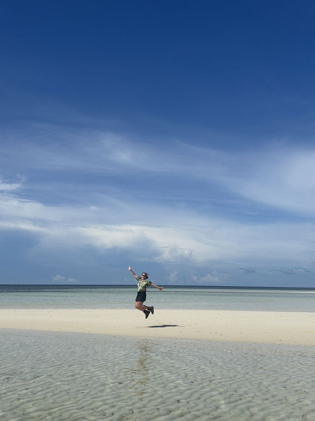 A White Sand Escape at Walakiri Beach—Plus a Furry Surprise! 🏖️🐶