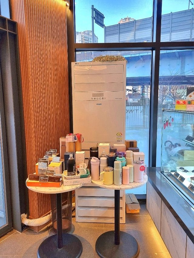 🚉동의대역 근처 큰 카페 투썸플레이스 동의대역점