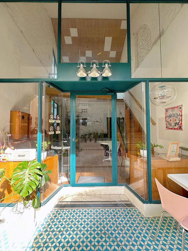 WHITE NOSE - CAFE & WINE BAR SAIGON