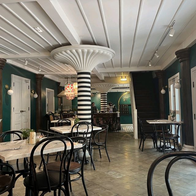 T56 Cafe & Bar : อร่อยจนต้องบอกต่อที่หลวงพระบาง