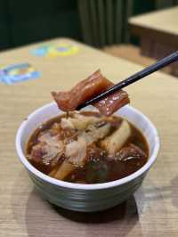 香港情懷．人氣老字號車仔麵店
