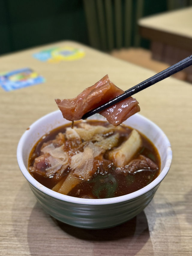 香港情懷．人氣老字號車仔麵店