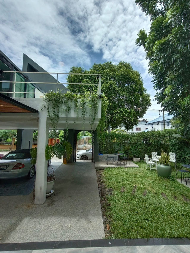 ภูมิใจเสนอ poomjai saner café & coworking