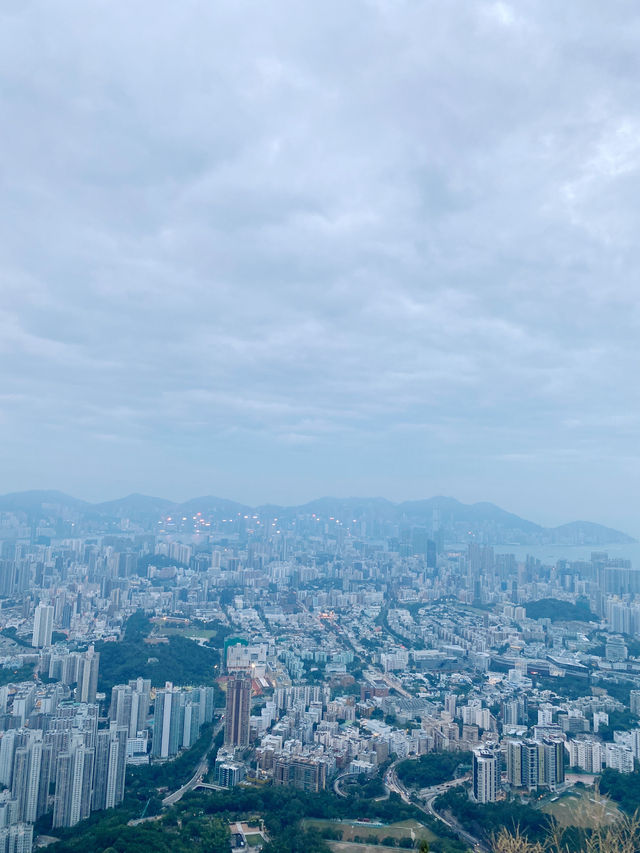 獅子山的日與夜，看不膩的百萬夜景🌃