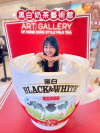 奶茶控點可以唔嚟打卡？ 勁大杯奶茶勁得意呀！😍 大家快啲嚟打卡啦！  平時好鍾意聞熱奶茶嘅香味 身邊都好多朋友是奶茶控 會突然好想飲返杯奶茶，提一提神🤭  K11 Art Mall 嘅黑白®️奶茶