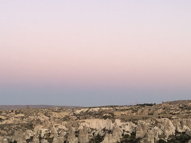 🏞️ Sunset Point, 열기구가 춤추는 하늘 아래