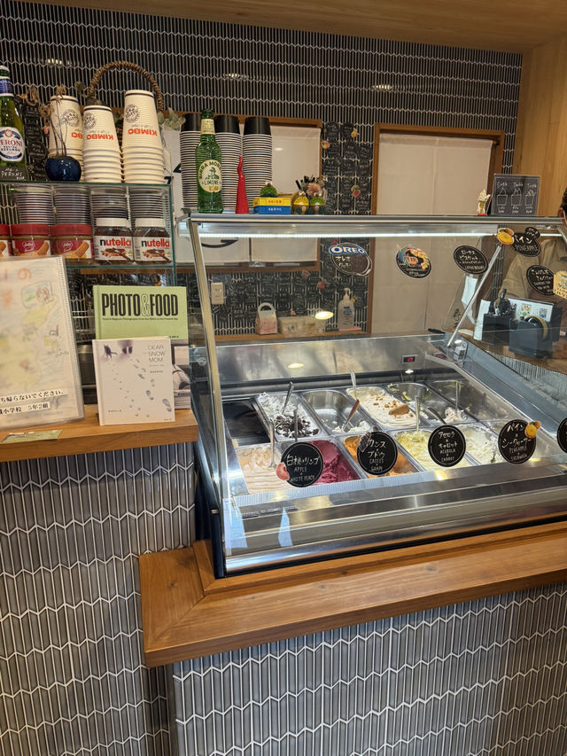 石垣島の夜に輝くジェラート専門店「寿五八（じゅうごや）」—島素材の本格フレーバーで至福のひととき