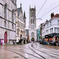 🏰 Ghent & Bruges: Medieval Magic, Waffle Cravings & a Bike Lane Meltdown 🚲