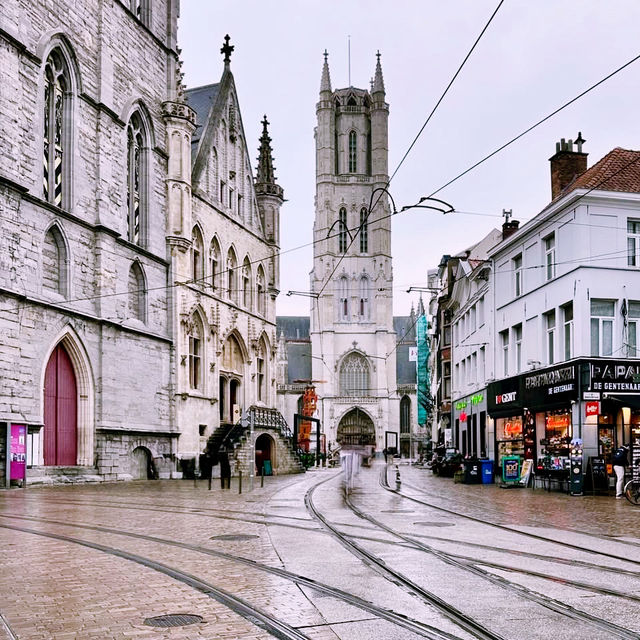 🏰 Ghent & Bruges: Medieval Magic, Waffle Cravings & a Bike Lane Meltdown 🚲