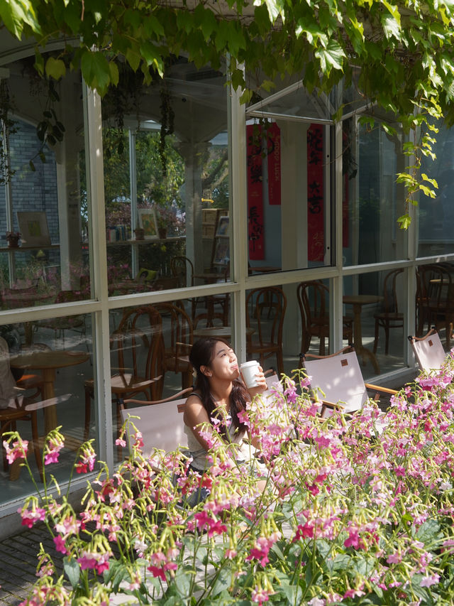 Discover Chengdu’s Leisurely Charm at People’s Park (人民公园)