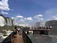 【イグアスの滝（ブラジル側）】“正面からぶつかる”世界三大瀑布のスケール感。