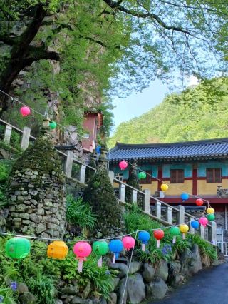 A Tranquil Mountain Temple in Harmony with Nature