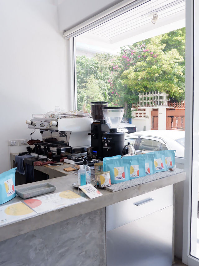 คาเฟ่นนทบุรี • High Coffee Roaster and Patissier