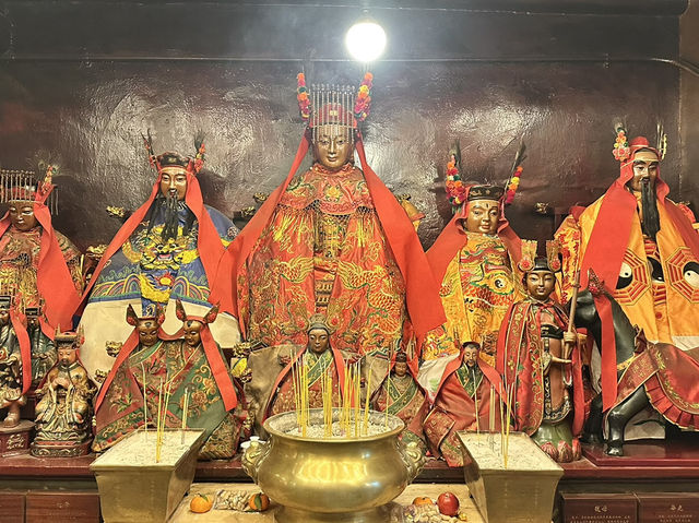 ManMo Temple วัดบุ๋นและบู๊ในที่เดียวกัน