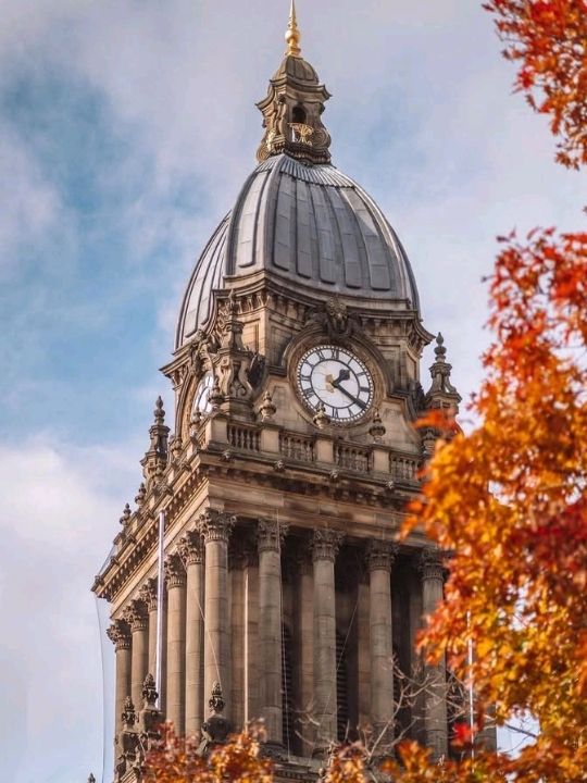 It's a beautiful building, reminiscent of Edinburgh's style, Definitely worth seeing