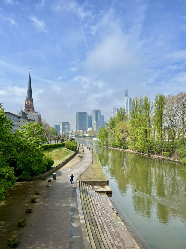 A Solo Day in Frankfurt – History, High-Rises & Schnitzel!