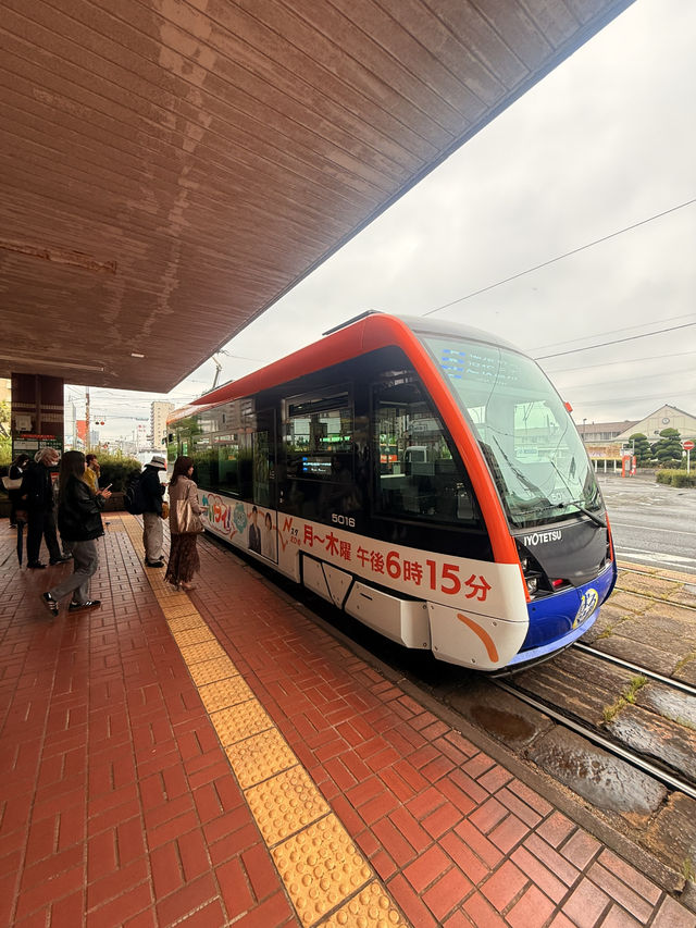 愛媛｜城市裡的「橘子電車」有138年歷史 找尋夏目漱石的坊っちゃん列車