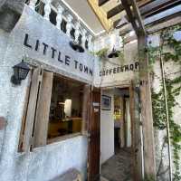 Little Town คาเฟ่ ศรีราชา – มุมพักผ่อนสไตล์อบอุ่น