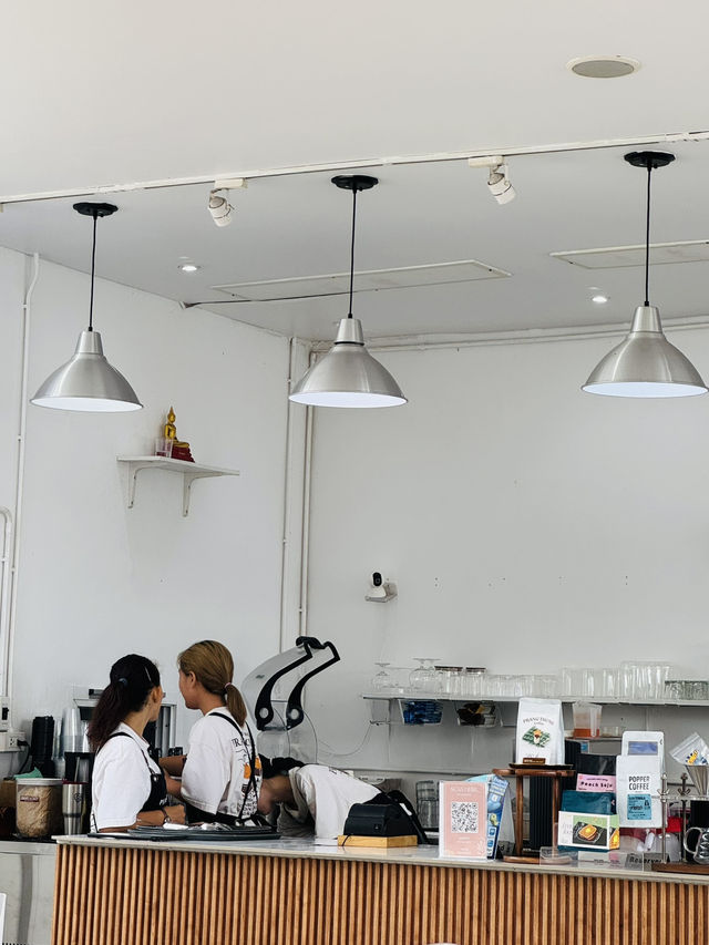 จิบกาแฟชมวัด ปรางค์วิวคาเฟ่ อยุธยา ชิลได้ทั้งวัน