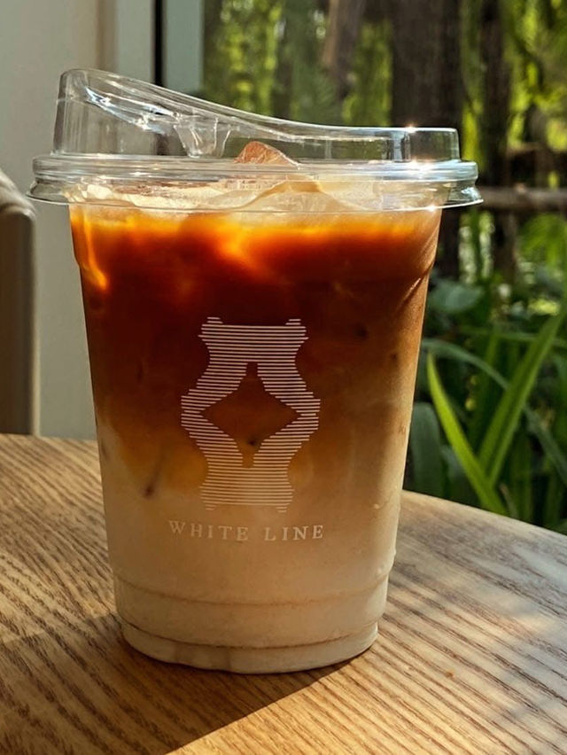 Coffee, cake, and calm — the WhiteLine 