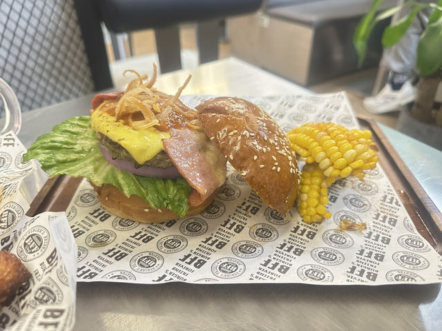 Yoho mix Burger 店😆