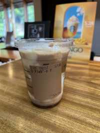 喝過最安靜的一杯星冰樂，就在圖書館裡的星巴克