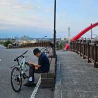 端午散步提案，花蓮港景觀橋，海與鐵道的交匯視角🚶‍♀️🚂🌊