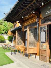Namsangol Park: An Urban Oasis Beyond the Hanoks