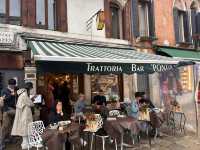 🍝【Trattoria Bar Pontini】 ヴェネツィアで味わう絶品イカ墨パスタと感動のティラミス