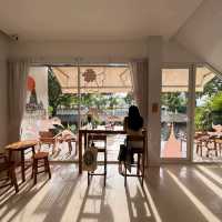 beautiful cafe 