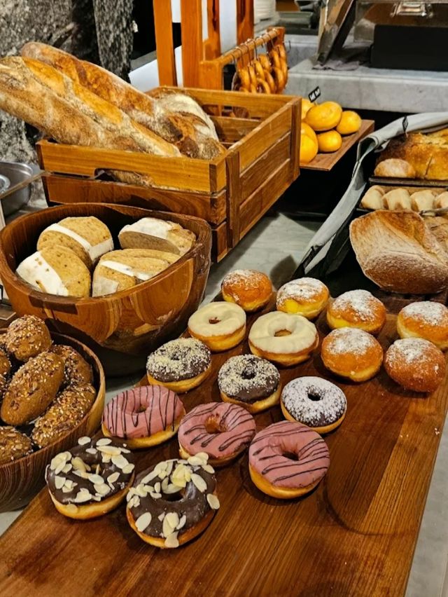 Hidden Buffet Spot That Tastes Like Luxury on a Budget