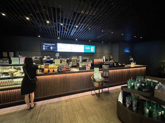 ☕ Brews with Depth: Starbucks Reserve Delivers at Mid Valley 🌍