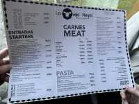 【Parrilla La Oveja Negra｜山歩き後に楽しむ、肉と景色の至福タイム】
