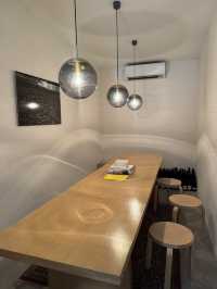 ハンドドリップで1杯ずつコーヒーをいれる喫茶店