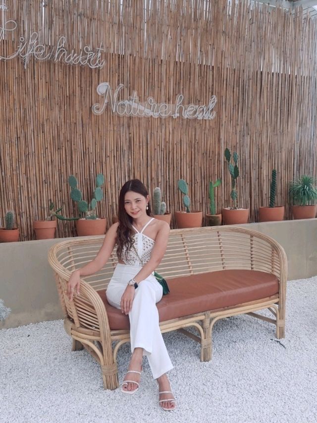 Baan Tah on the sea บางเสร่