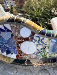 【ガウディの魔法に包まれる】グエル公園でカラフルな夢の世界へ✨ 