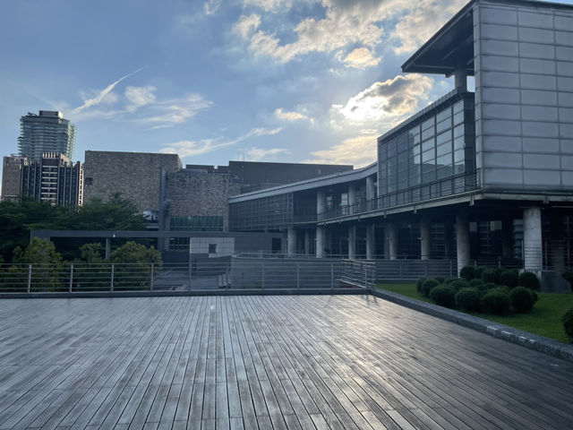 漫遊台中國美館：藝術與綠意的悠閒對話