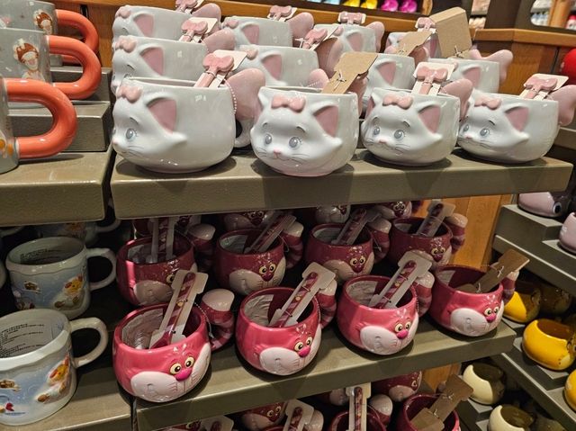 🛍️ 디즈니 덕후라면 놓칠 수 없는 천국, 디즈니랜드 굿즈샵! 🐭💖