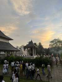 🕊️🇱🇰 Temple of the Sacred Tooth – Sri Lanka’s Holiest Site