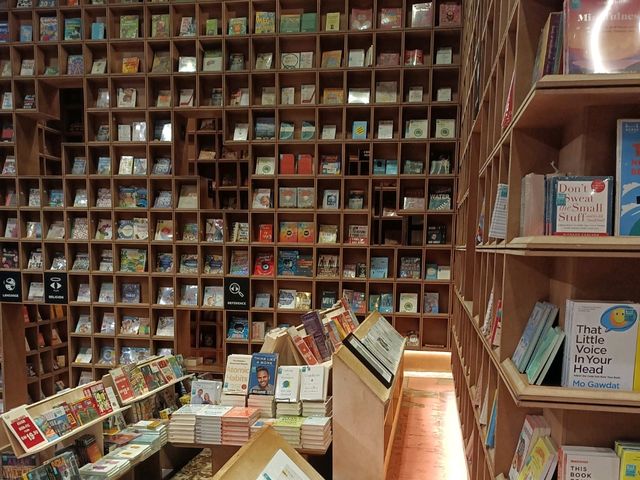 แวะร้านหนังสือสุดชิค ในย่านไชนาทาวน์