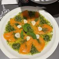 🐾 Greyhound Café: ร้านอาหารฟิวชั่นสไตล์ชิค