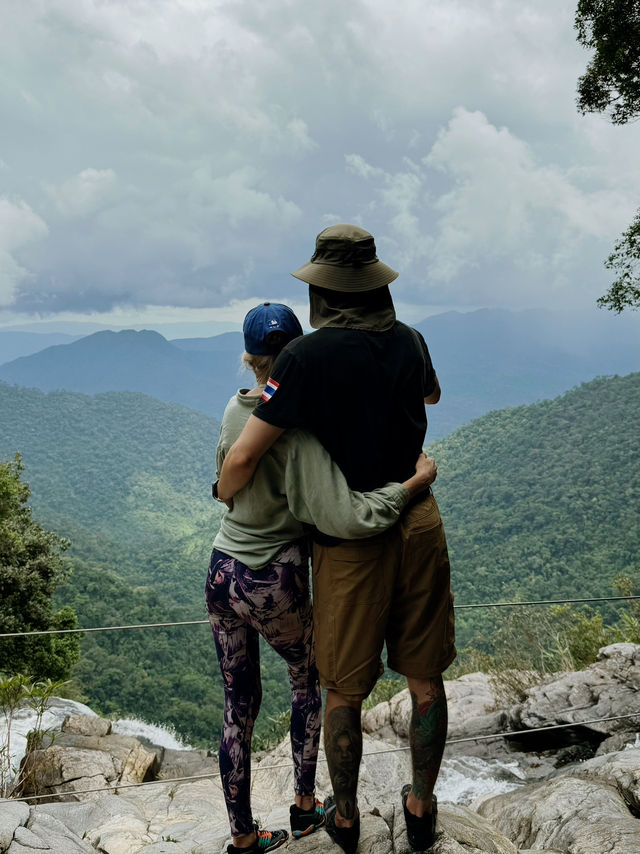 Hiking in Bạch Mã — Waterfalls, Jungle & Quiet Moments ⛰️🌧️