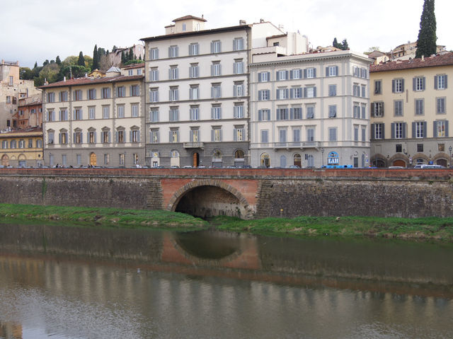 🌉 Sunset Walk Across Florence’s Old and New – Ponte Vecchio & Ponte alle Grazie