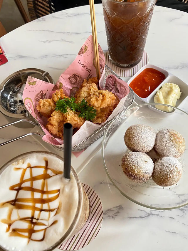 Jakarta’s Secret Garden Café with Retro Soul