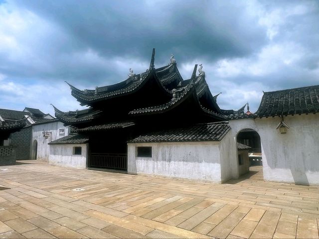 “Yixing Pagoda: The Timeless Sentinel of the Lake”