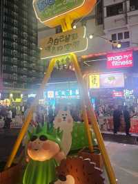 療癒人心的金句配上可愛的「粗眉」公仔,打卡一流!