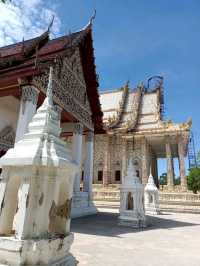 สักการะหลวงพ่อโตปางป่าเลไลยก์