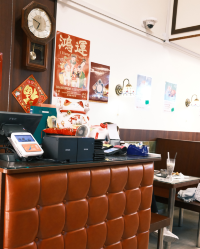 旺角老字號鴻運冰廳餅店 | 港式沙嗲牛肉拌面+經典行運花生醬西多士必試!