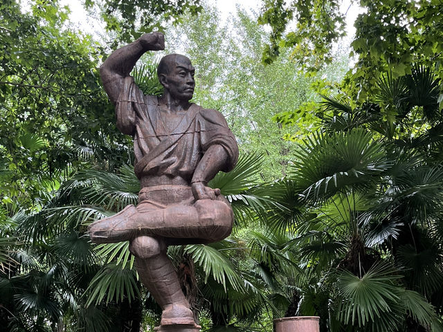 🌿 Wenbo Park — A Green Pause Beside Henan Museum 🌿 Wenbo Park — A Green Pause Beside Henan Museum